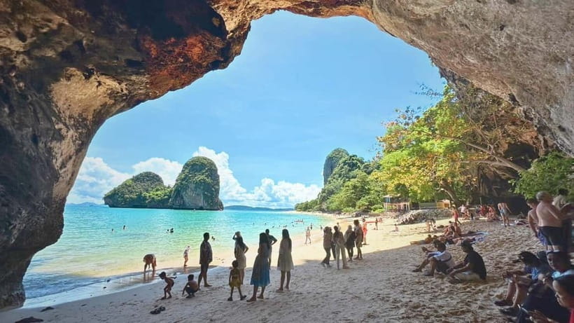 Krabi: 4 Islands Hopping & Snorkeling Tour - Guides, group size, and the feel of the day