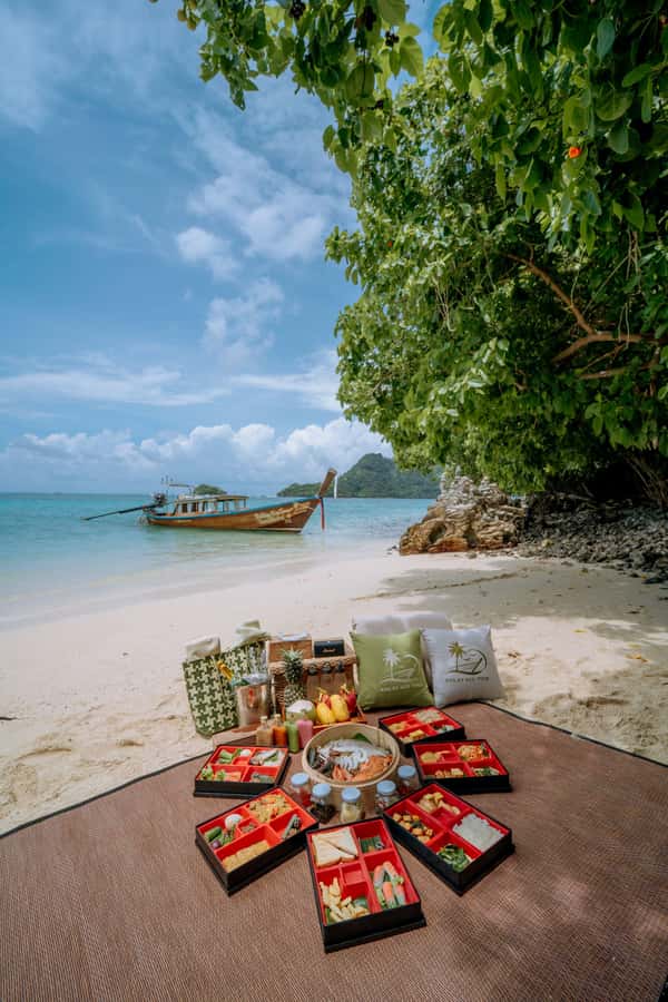 Krabi: 4-Islands Luxury Longtail Boat Private Half Day Tour - Who should book this four-island outing?