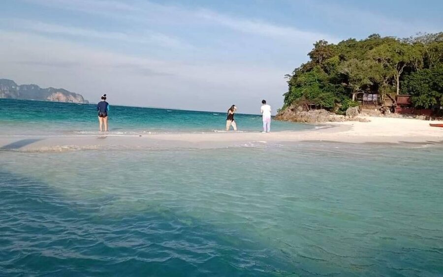 Krabi: 7 Islands Sunset Hopping Cruise with BBQ & Plankton - Thale Waek and the sandbar between Tup and Mor