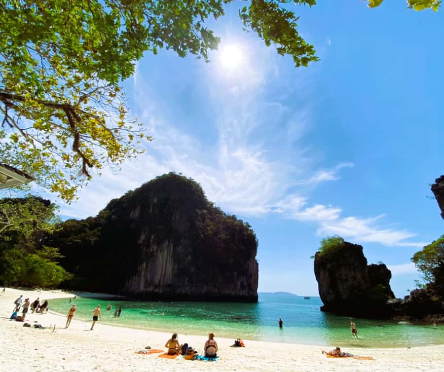 Krabi: 9 Islands Speedboat Full Day Tour - Hong Lagoon offers the quietest scenery