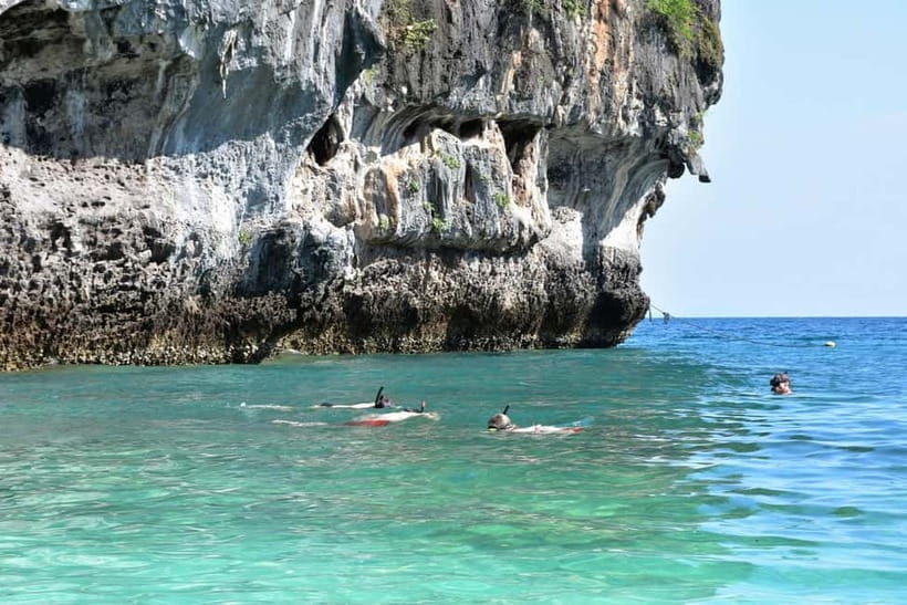 Krabi: Blue Horizon Speedboat to Hong & Paradise Islands - Daeng Island finishes with shallow-water snorkeling