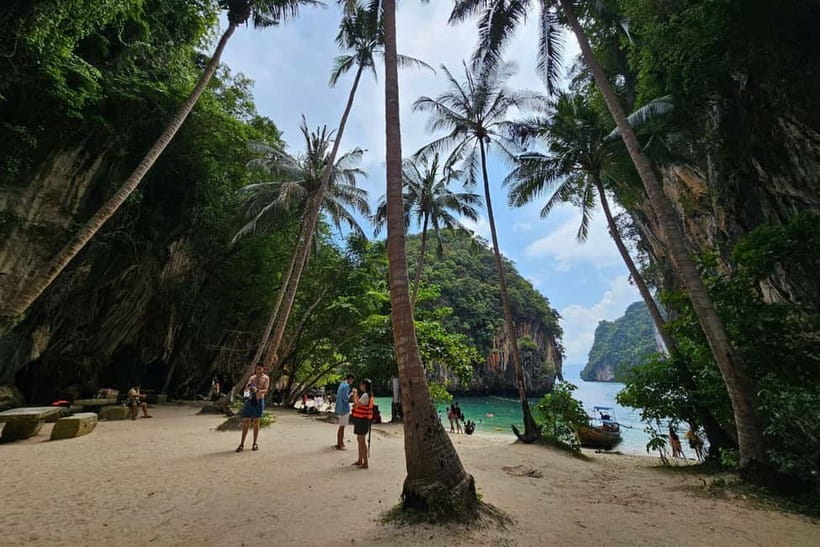 Krabi: Hong Island & 4 Islands Day Trip by Neptune Speedboat - Lao Lading starts the island day quietly