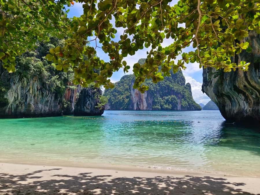 Krabi Hong Island by Luxury Vintage Boat - Hong Bay combines swimming, snorkeling, and lunch