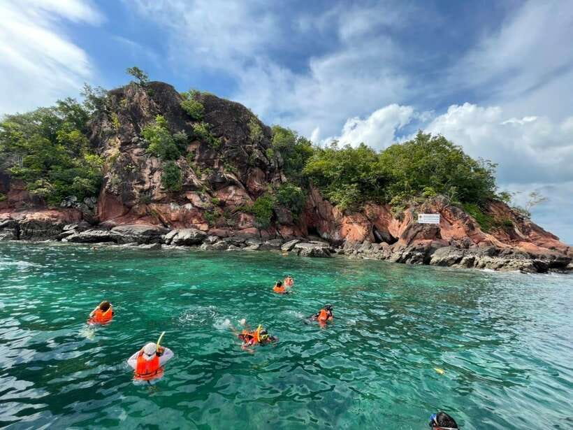 Krabi: Hong Island Longtail Boat & Kayak Tour w Buffet Lunch - Hong Island beach, cliffs, and an easygoing hour