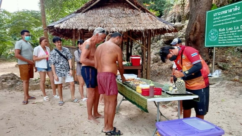 Krabi: Hong Island Longtail Boat & Kayak Tour w Buffet Lunch - Thai lunch on the beach