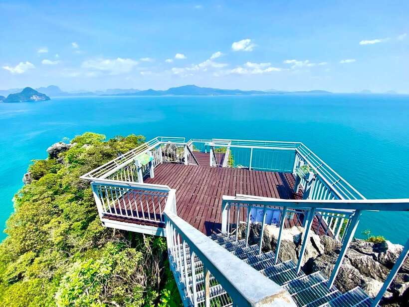 Krabi: Hong Island Longtail Boat & Kayak Tour w Buffet Lunch - The 360-degree viewpoint is worth the climb