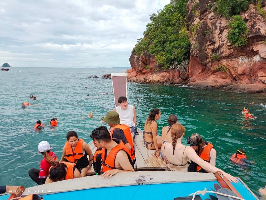 Krabi: Hong Island Tour by Longtail Boat with Kayak Option - Lunch and beach time at Koh Lao Lading