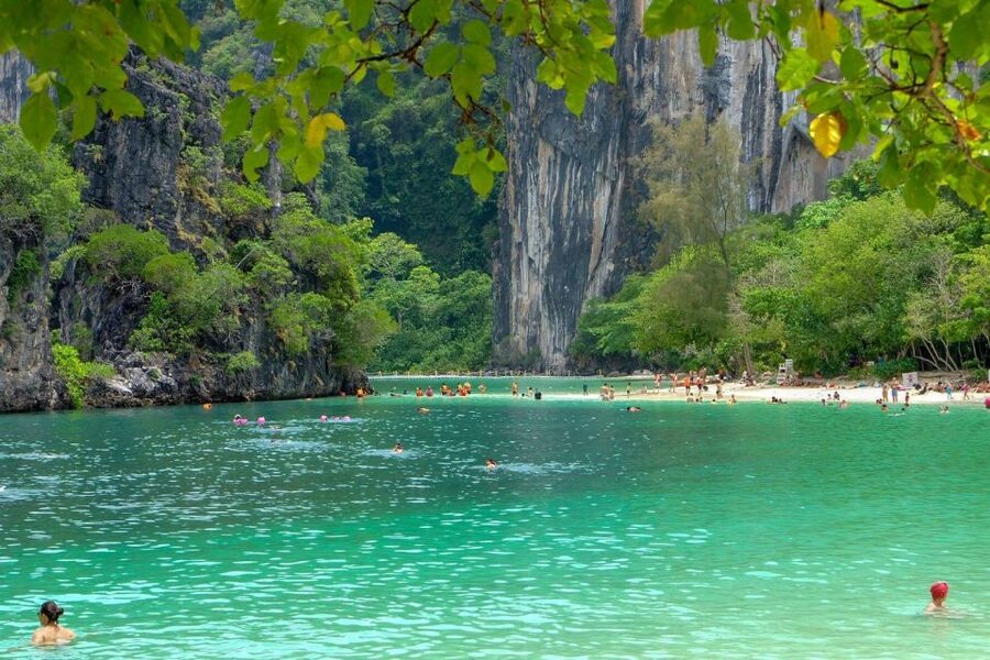 Krabi: Hong Islands Day Tour by Longtail Boat - Lao Lading: clear water and a pleasant first stop