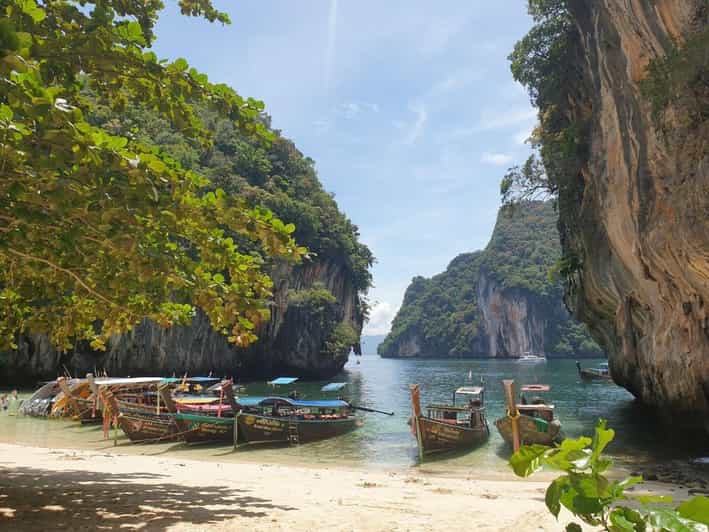 Krabi: Hong Islands - Join tour by Longtail boat - The guide, boat, and group atmosphere