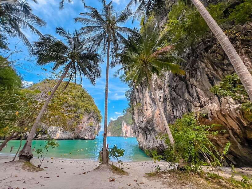 Krabi: Hong Islands Private Boat Trip & Snorkeling - Setting out from Ao Nang at 8:30 AM