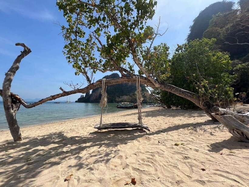 Krabi: Hong Islands Private Boat Trip & Snorkeling - Boat comfort, weather, and what to pack