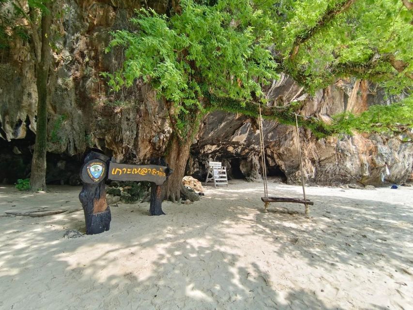 Krabi Hong Sunrise Island Private Luxury Vintage Boat - Lading Island and its sandy cove