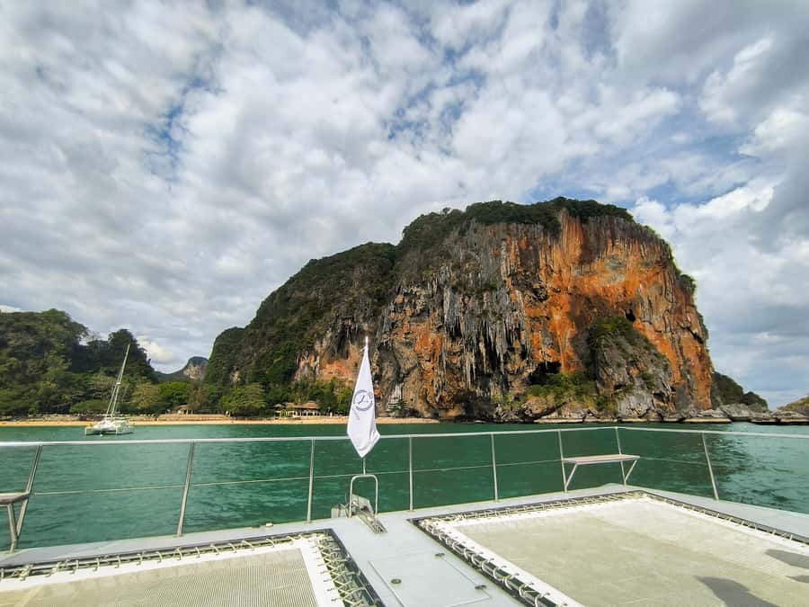 Krabi: Luxury Sunset Cruise to 4 Islands by Power Catamaran - What the two-deck catamaran adds