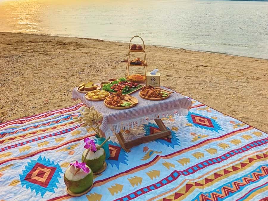 Krabi: Luxury Sunset Cruise to Hong Island Private Tour - A sunset cruise with a rare night-time finish