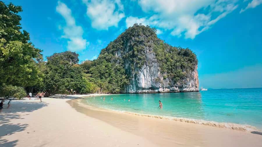 Krabi: Luxury Sunset Cruise to Hong Island Private Tour - The return journey: glowing plankton and a shooting star