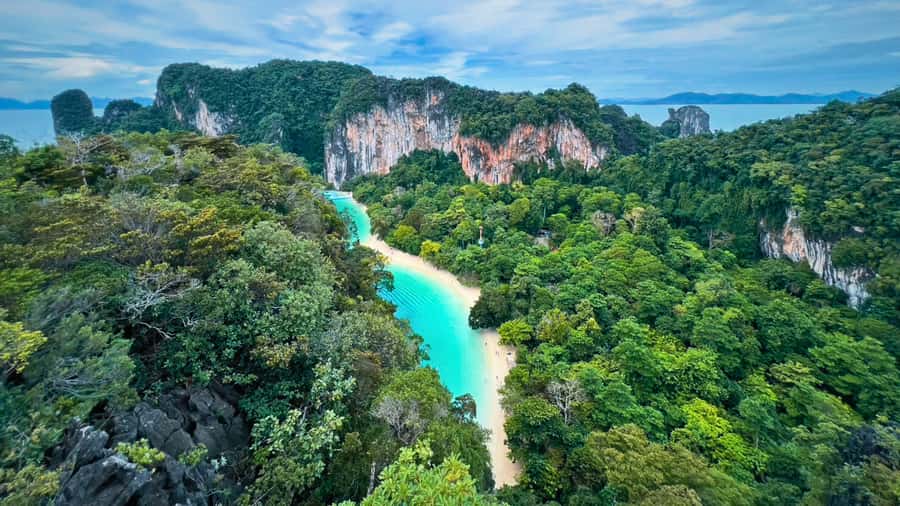Krabi: Luxury Sunset Cruise to Hong Island Private Tour - Hong Lagoon: cliffs, mangroves, and calm water