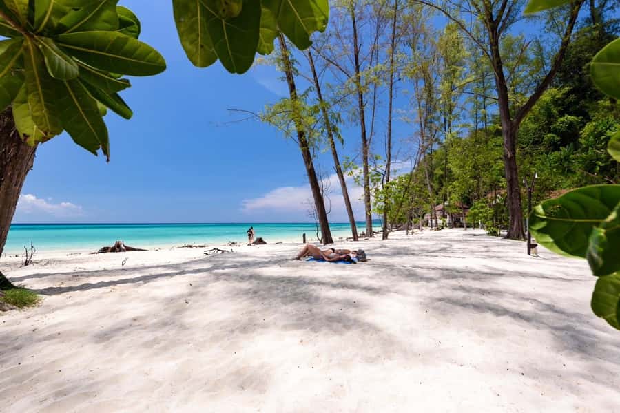 Krabi: Phi Phi & 4 Islands Sunset Tour by Speedboat - Sunset at Poda or Tup Island