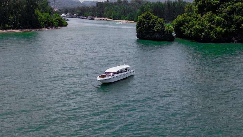 Krabi: Phi Phi and 4 Islands with Snorkeling by Speed Boat - The guide can shape the day