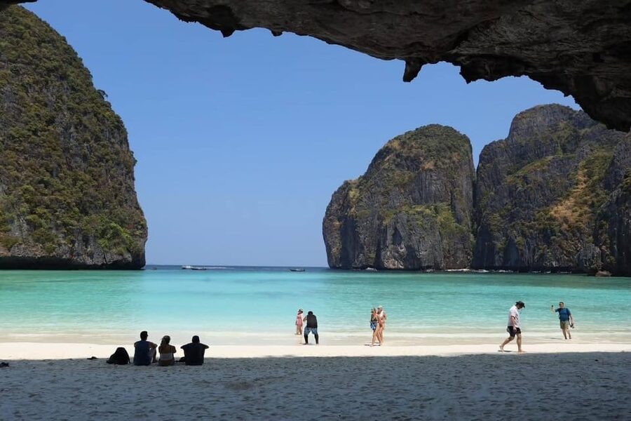 Krabi: Phi Phi Islands & Maya Bay Speedboat Tour with Lunch - Lunch and free time on Phi Phi Don