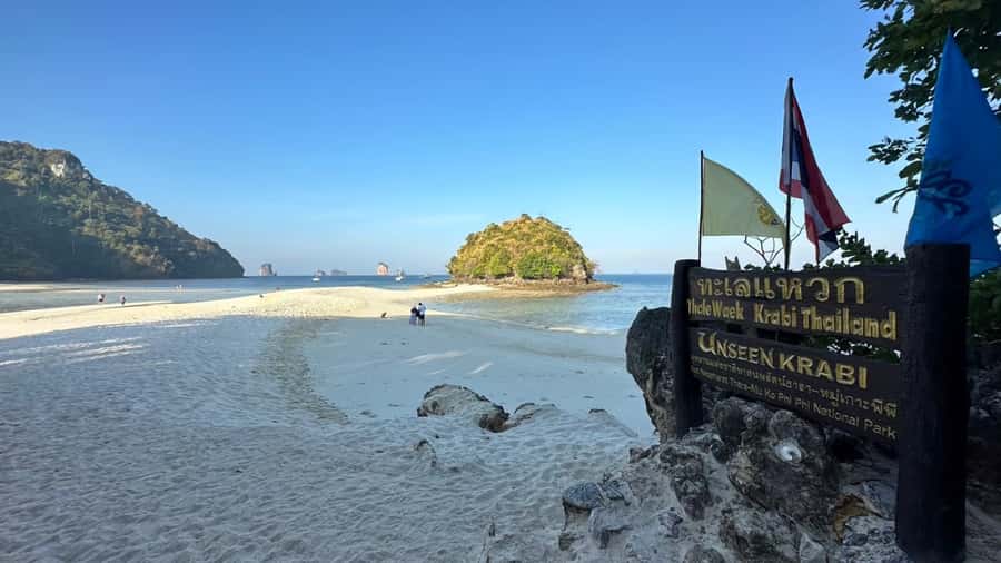 Krabi: Private Long Tail Boat to the 4 Islands - Koh Mor and Koh Tup: the tide controls the show