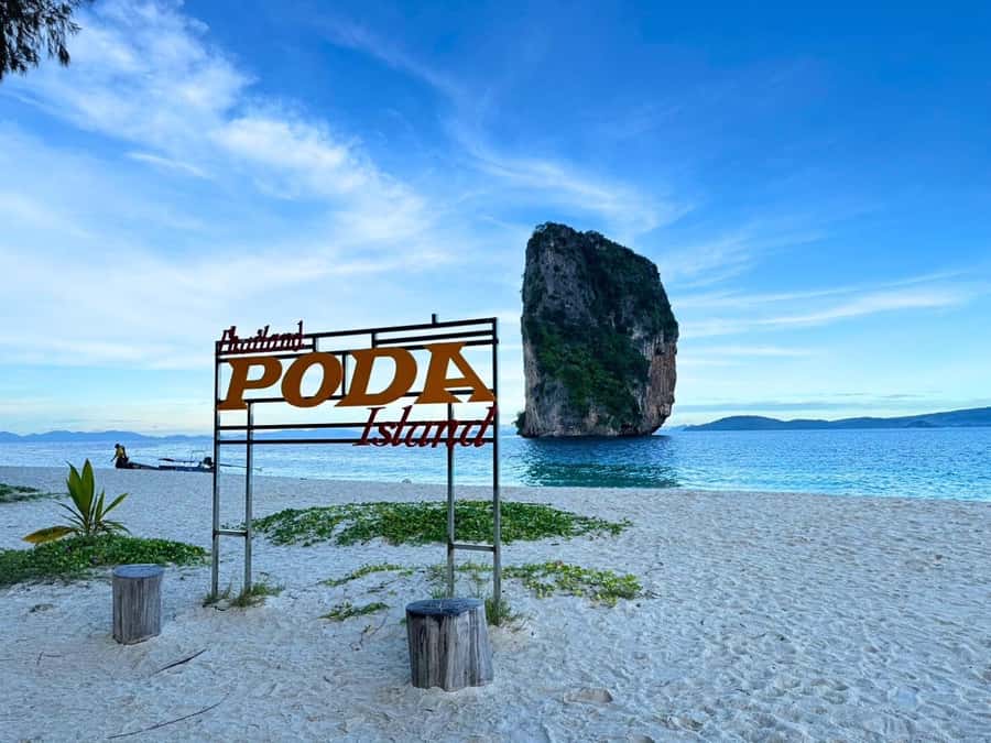 Krabi: Private Long Tail Boat to the 4 Islands - The long-tail boat sets the mood
