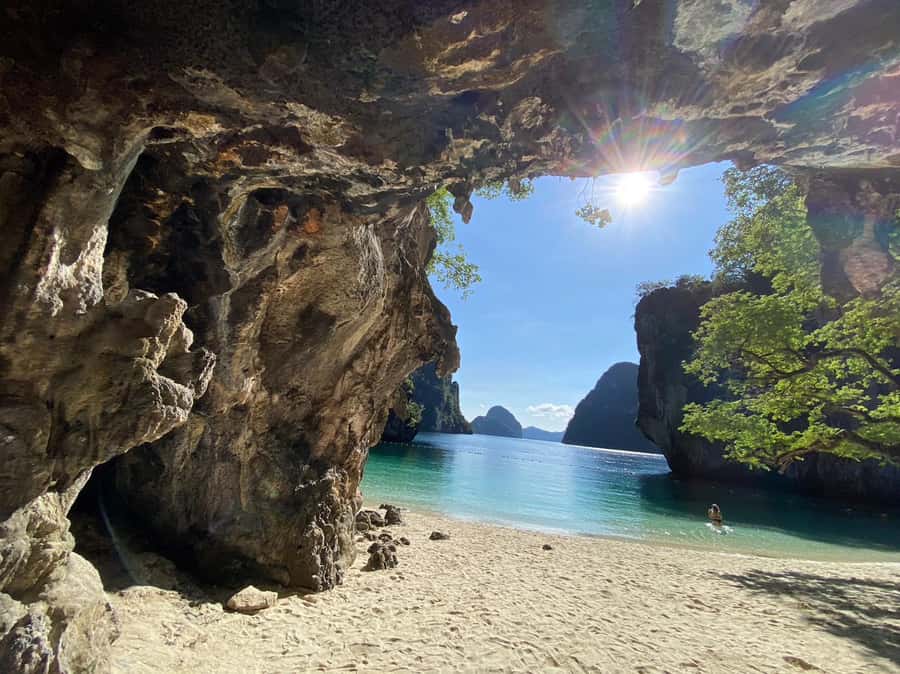 Krabi: Private Luxury Boat to Hong Islands Sunrise & Picnic - Entering the Hong Lagoon