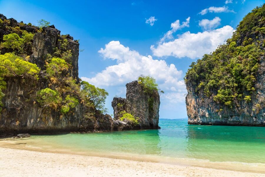 Krabi: Private Luxury Long-Tail Boat Tour to Hong Island - The picnic lunch, served on the beach or boat