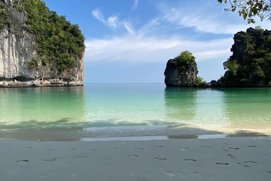 Krabi: Private Luxury Long-Tail Boat Tour to Hong Island - Choosing between four hours and a full day