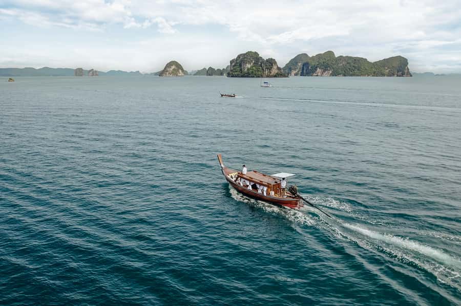 Krabi: Private Luxury Longtail Boat Island Hopping Tour - A private boat changes the Krabi island day