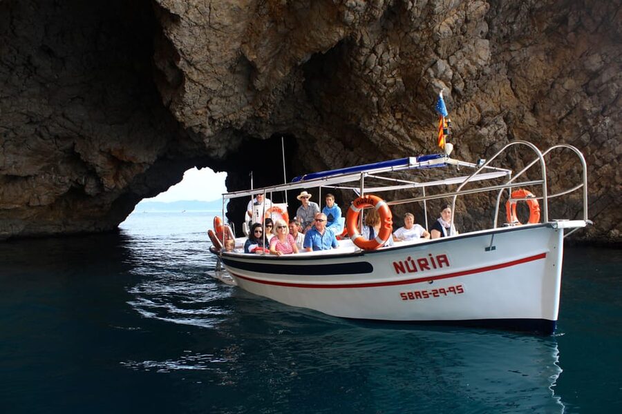 L'Estartit: Boat Trip to the Medes Islands and the NP Caves - Setting out from L’Estartit harbor