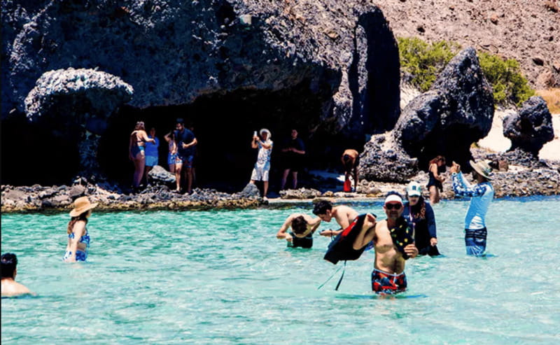 La Paz: Boat ride to Espiritu Santo island and sloop - Ensenada Grande, lunch, and the longest break