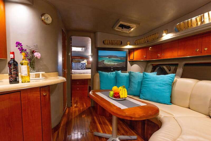 La Paz: Espiritu Santo Island and Balandra Bay Day Cruise - Key points at a glance
