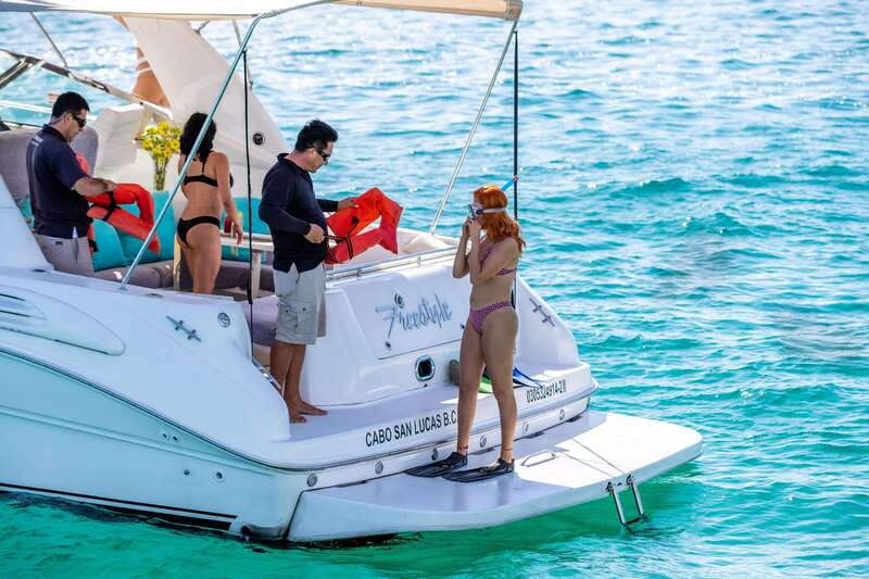 La Paz: Espiritu Santo Island and Balandra Bay Day Cruise - Lunch on deck makes the midday pause count