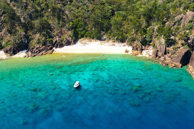 Lady Enid Sailing to Hook Island Cultural Site & Snorkelling - The return sail with sparkling wine and antipasto