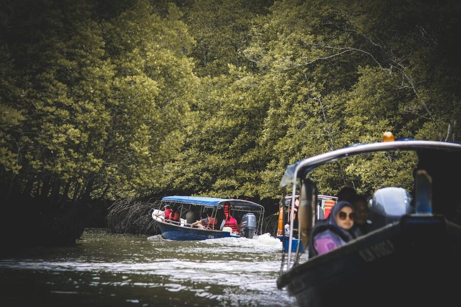 Langkawi: Island Hopping Shared Boat Tour - Pulau Singa Besar and the eagle feeding