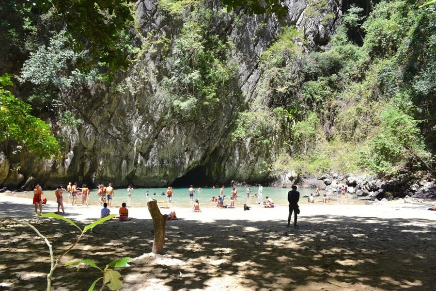 Lanta's Hidden Gems: 4 Islands by Traditional Longtail Boat - Koh Ngai: Thai food and the best beach break