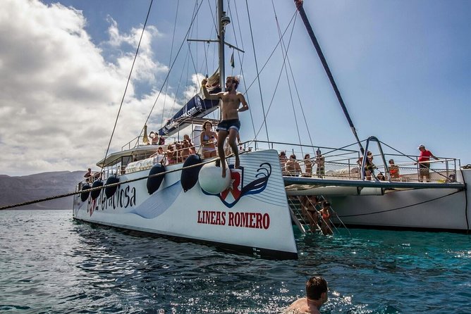 Lanzarote: La Graciosa island cruise with lunch and water activities - Getting to Órzola from Lanzarote resorts