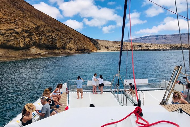 Lanzarote: La Graciosa island cruise with lunch and water activities - Practical packing advice for the five-hour outing