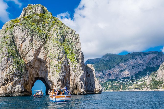 Li Galli Islands and Capri Small Group Boat Tour from Amalfi - Cruising the Amalfi Coast Toward Punta Campanella