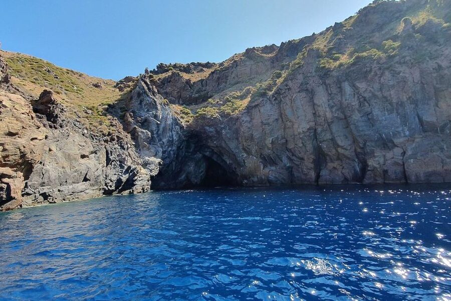 Lipari: Boat Tour of Vulcano Island with Disembarkation Stop - Why Vulcano makes a good day from Lipari