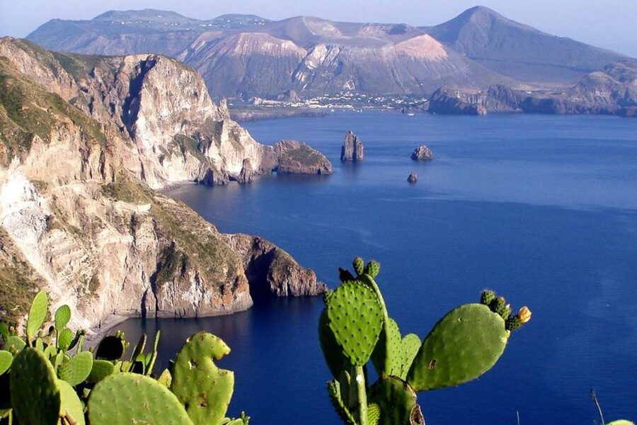 Lipari: Boat Tour of Vulcano Island with Disembarkation Stop - Leaving Lipari from S. Giuseppe, 12
