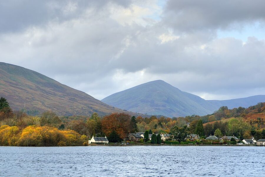 Loch Lomond: Island Discovery 2-Hour Cruise - Continuing toward Luss