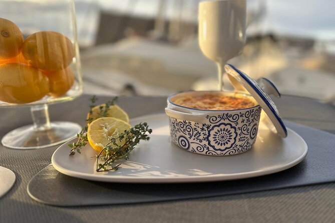 Luxury Catamaran Cruise, Dia Island –Open Bar & Lunch -Top Rated! - A crew that keeps the day easy