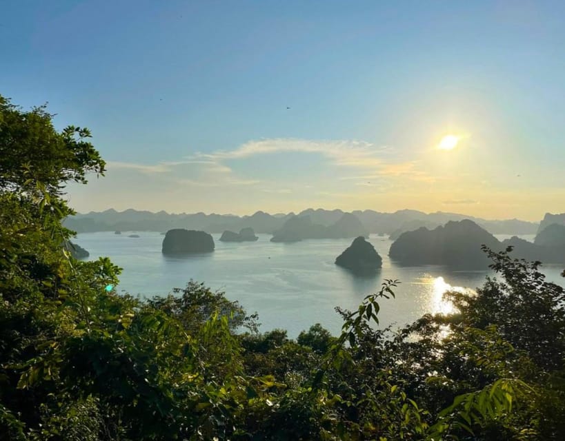 Luxury Ha Long Symphony Day Cruise With Lunch, Cave & Island - A Vietnamese lunch served while the boat sails