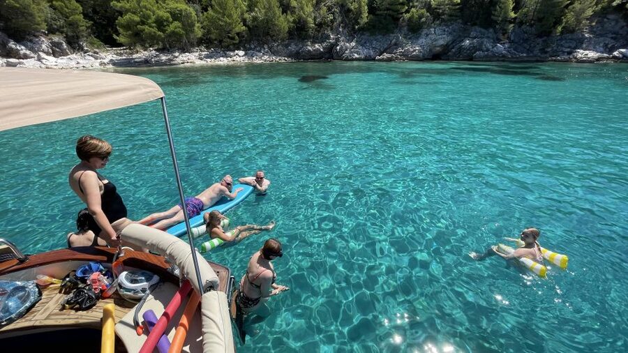 Luxury Private Boat Tour to Elaphiti Islands (4 hours) - Captain Robert’s role in the experience