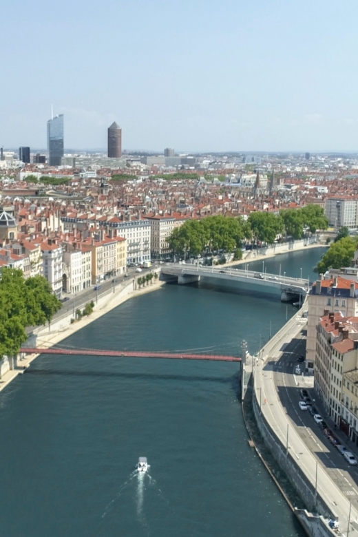 Lyon: from Confluence to Barbe Island by free license boat - What the three-hour return trip feels like