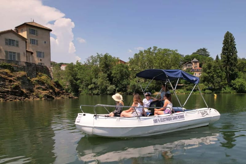 Lyon: from Confluence to Barbe Island by free license boat - Practical details that shape the experience