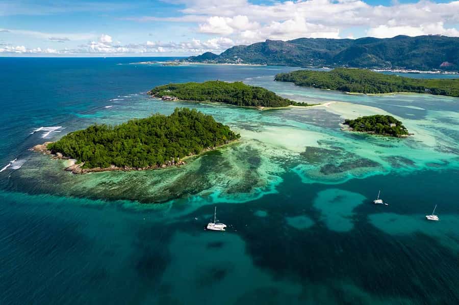 Mahé: Saint-Anne Marine Park and Moyenne Island Cruise - The second swim and scenic return