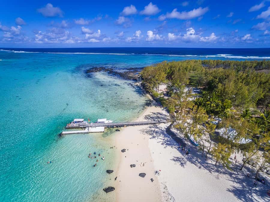 Mahebourg: L'île des Deux Cocos Island Boat Tour with Lunch - White sand and a slow island day