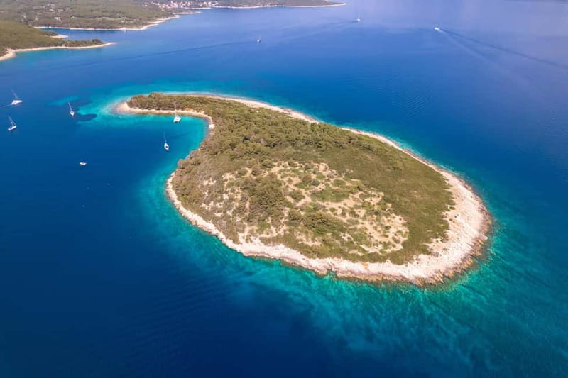 Makarska: 3-island Speedboat Cave & Blue Lagoon Tour - Zečevo’s Blue Lagoon and bungalow bar